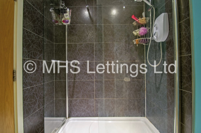 Thumbnail photo of 6 Bedroom Mid Terraced House in 23 Granby Grove, Leeds, LS6 3BE