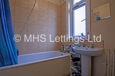 Thumbnail photo of 5 Bedroom Mid Terraced House in 23 Beechwood View, Leeds, LS4 2LP