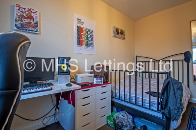 Thumbnail photo of 5 Bedroom Mid Terraced House in 23 Beechwood View, Leeds, LS4 2LP