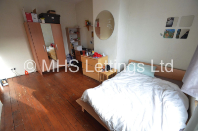 Thumbnail photo of 4 Bedroom Mid Terraced House in 14 Royal Park View, Leeds, Leeds, LS6 1HN