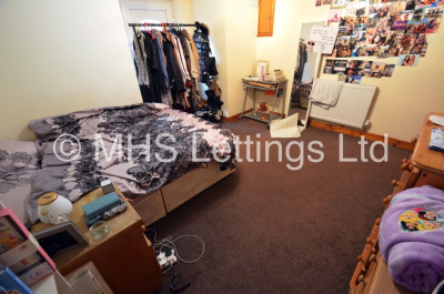 Thumbnail photo of 6 Bedroom Mid Terraced House in 64 Manor Drive, Leeds, LS6 1DD
