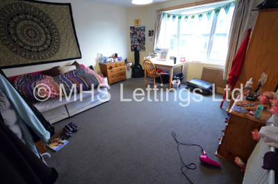 Thumbnail photo of 6 Bedroom Mid Terraced House in 64 Manor Drive, Leeds, LS6 1DD