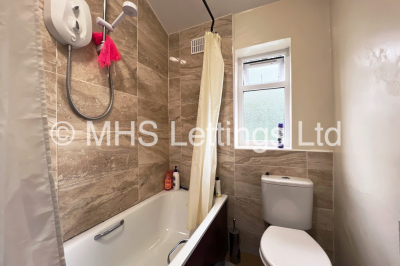 Thumbnail photo of 8 Bedroom Mid Terraced House in 19 Ash Grove, Leeds, LS6 1AX