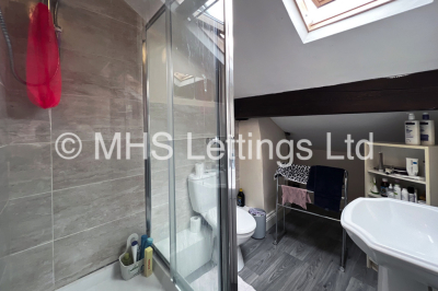 Thumbnail photo of 8 Bedroom Mid Terraced House in 19 Ash Grove, Leeds, LS6 1AX