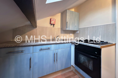 Thumbnail photo of 8 Bedroom Mid Terraced House in 19 Ash Grove, Leeds, LS6 1AX