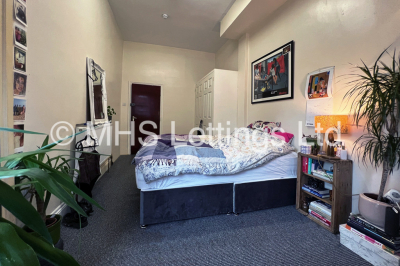 Thumbnail photo of 8 Bedroom Mid Terraced House in 19 Ash Grove, Leeds, LS6 1AX