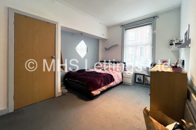 Thumbnail photo of 6 Bedroom Mid Terraced House in 12 Hessle View, Leeds, LS6 1ER