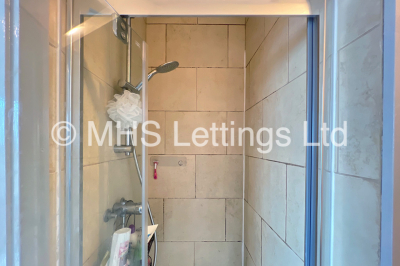 Thumbnail photo of 6 Bedroom Mid Terraced House in 12 Hessle View, Leeds, LS6 1ER