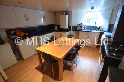 Thumbnail photo of 6 Bedroom Mid Terraced House in 12 Hessle View, Leeds, LS6 1ER