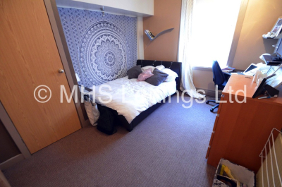 Thumbnail photo of 6 Bedroom Mid Terraced House in 12 Hessle View, Leeds, LS6 1ER