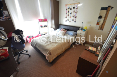 Thumbnail photo of 6 Bedroom Mid Terraced House in 12 Hessle View, Leeds, LS6 1ER