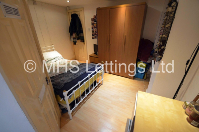 Thumbnail photo of 5 Bedroom Mid Terraced House in 46 Hartley Grove, Leeds, LS6 2LD