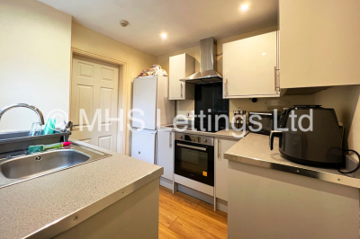 Thumbnail photo of 5 Bedroom Mid Terraced House in 46 Hartley Grove, Leeds, LS6 2LD