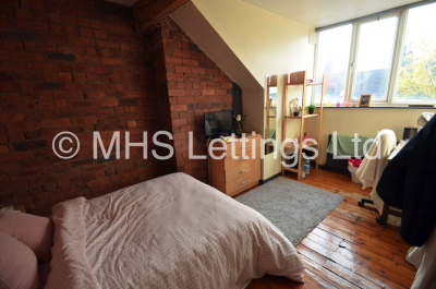 Thumbnail photo of 5 Bedroom Mid Terraced House in 15 Hessle Terrace, Leeds, LS6 1EQ