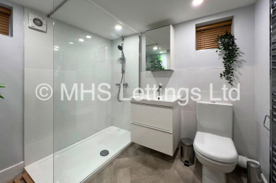 Thumbnail photo of 7 Bedroom Mid Terraced House in 31 Estcourt Avenue, Leeds, LS6 3ES