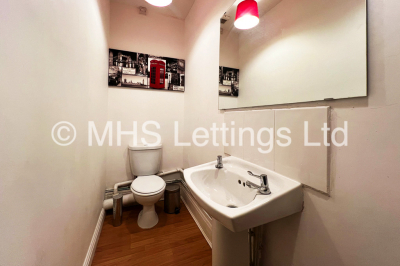 Thumbnail photo of 7 Bedroom Mid Terraced House in 31 Estcourt Avenue, Leeds, LS6 3ES