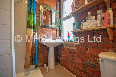 Thumbnail photo of 5 Bedroom Mid Terraced House in 16 Hessle Avenue, Leeds, LS6 1EF