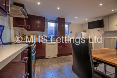 Thumbnail photo of 5 Bedroom Mid Terraced House in 6 Ashville View, Leeds, LS6 1LT