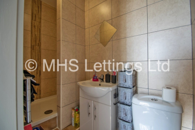 Thumbnail photo of 5 Bedroom Mid Terraced House in 6 Ashville View, Leeds, LS6 1LT