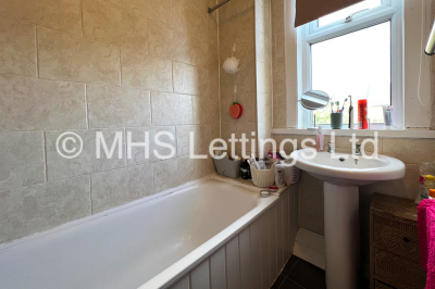 Thumbnail photo of 6 Bedroom Mid Terraced House in 33 Chestnut Avenue, Leeds, LS6 1AZ