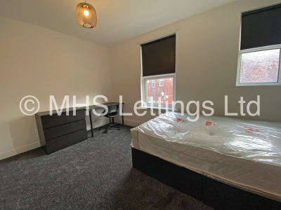 Thumbnail photo of 6 Bedroom Mid Terraced House in 13 Mayville Place, Leeds, LS6 1NE