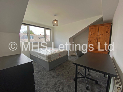 Thumbnail photo of 6 Bedroom Mid Terraced House in 13 Mayville Place, Leeds, LS6 1NE