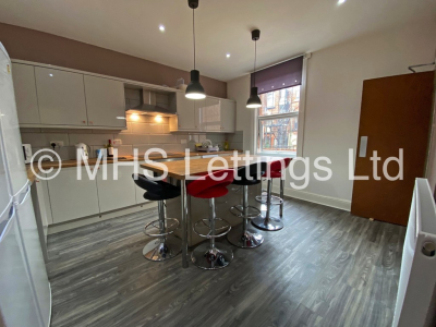 Thumbnail photo of 7 Bedroom Mid Terraced House in 58 Brudenell Mount, Leeds, LS6 1HS