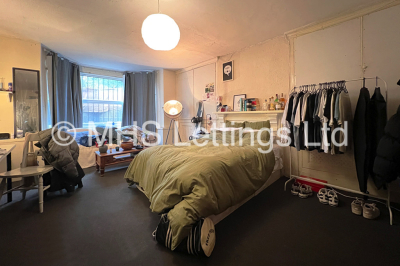 Thumbnail photo of 8 Bedroom Mid Terraced House in 20 St. Johns Terrace, Leeds, LS3 1DY