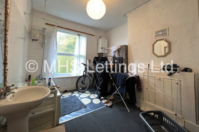 Thumbnail photo of 8 Bedroom Mid Terraced House in 20 St. Johns Terrace, Leeds, LS3 1DY