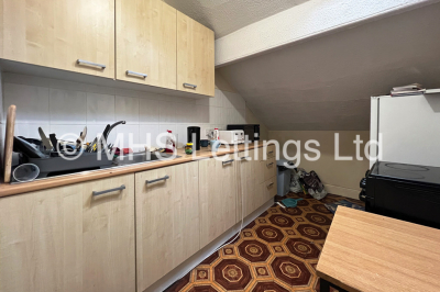 Thumbnail photo of 8 Bedroom Mid Terraced House in 20 St. Johns Terrace, Leeds, LS3 1DY