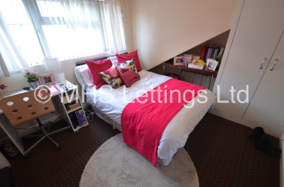 Thumbnail photo of 5 Bedroom Mid Terraced House in 92 Royal Park Road, Leeds, LS6 1JJ
