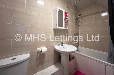 Thumbnail photo of 5 Bedroom Mid Terraced House in 92 Royal Park Road, Leeds, LS6 1JJ