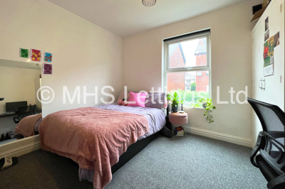 Thumbnail photo of 5 Bedroom Mid Terraced House in 92 Royal Park Road, Leeds, LS6 1JJ