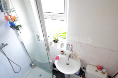 Thumbnail photo of 2 Bedroom Flat in 47 Back Brudenell Grove, Leeds, LS6 1HR