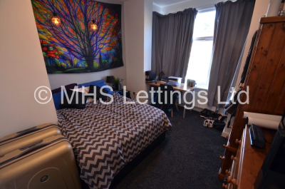 Thumbnail photo of 6 Bedroom Mid Terraced House in 72 Royal Park Avenue, Leeds, LS6 1EY