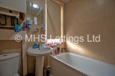 Thumbnail photo of 5 Bedroom Mid Terraced House in 25 Hessle Mount, Leeds, LS6 1EP