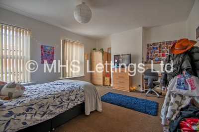 Thumbnail photo of 5 Bedroom Mid Terraced House in 25 Hessle Mount, Leeds, LS6 1EP