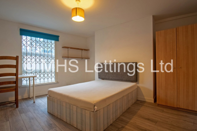 Thumbnail photo of 6 Bedroom End Terraced House in 13 Winfield Grove, Leeds, LS2 9BB