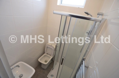 Thumbnail photo of 5 Bedroom Mid Terraced House in 8 Beechwood Crescent, Leeds, LS4 2LL