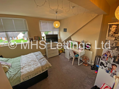 Thumbnail photo of 5 Bedroom Mid Terraced House in 8 Beechwood Crescent, Leeds, LS4 2LL