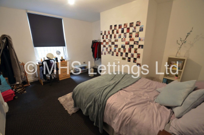 Thumbnail photo of 8 Bedroom Mid Terraced House in 20 Hyde Park Terrace, Leeds, LS6 1BJ
