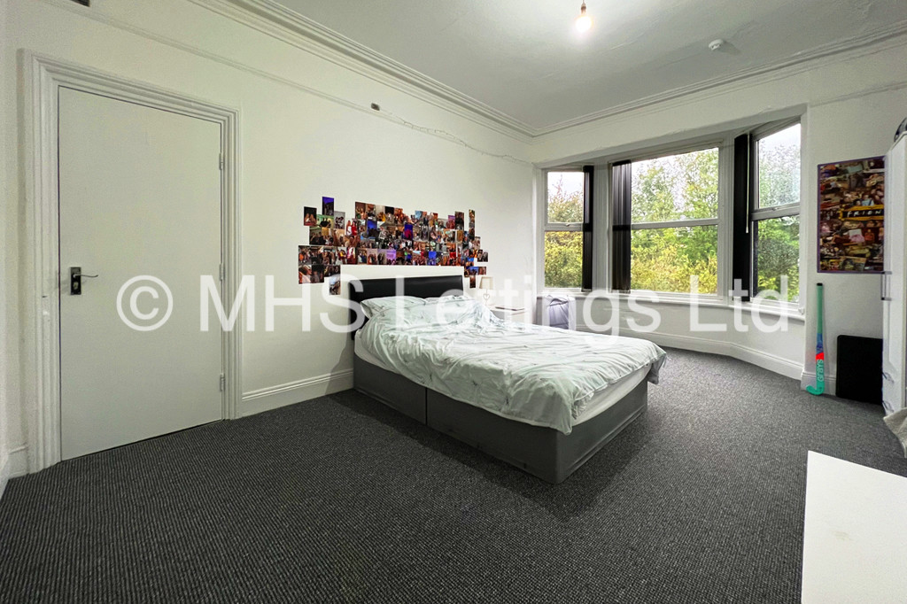 Photo of 7 Bedroom Mid Terraced House in 9 Ash Grove, Leeds, LS6 1AX