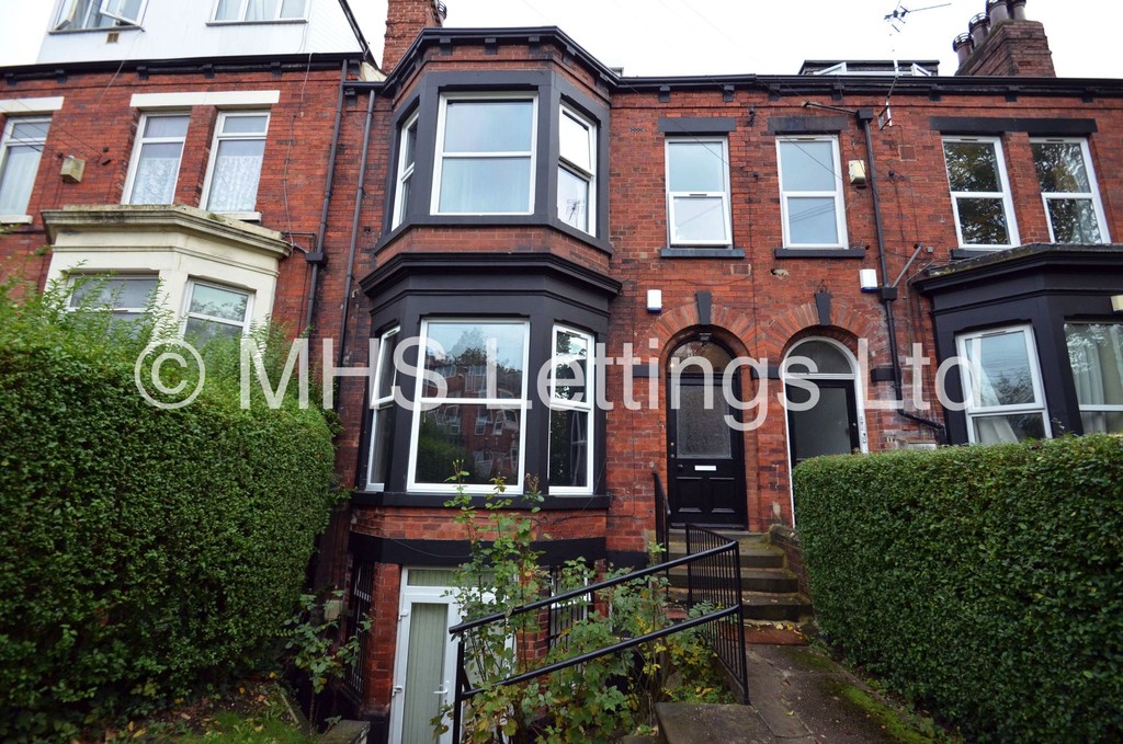 Photo of 7 Bedroom Mid Terraced House in 9 Ash Grove, Leeds, LS6 1AX