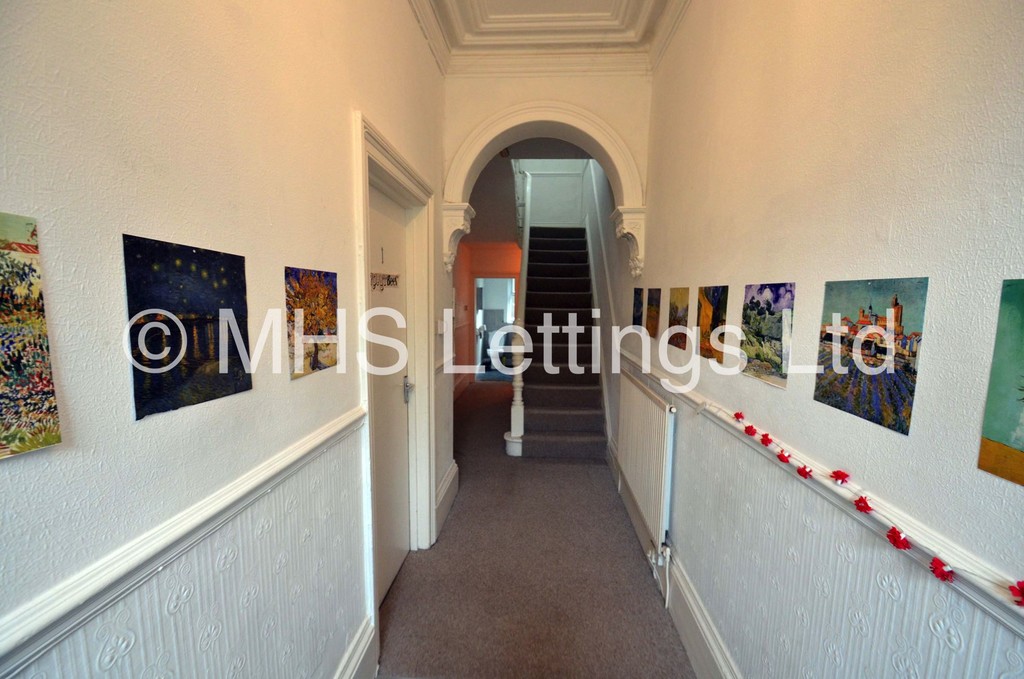 Photo of 7 Bedroom Mid Terraced House in 9 Ash Grove, Leeds, LS6 1AX