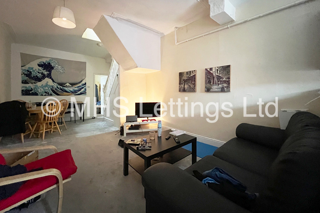 Photo of 3 Bedroom Flat in 172a Woodhouse Lane, Leeds, LS2 9HB