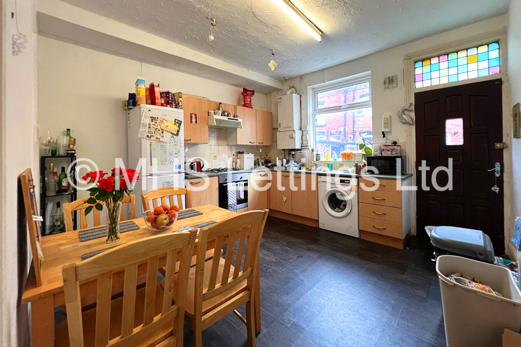 Photo of 4 Bedroom Mid Terraced House in 20 Welton Grove, Leeds, LS6 1ES
