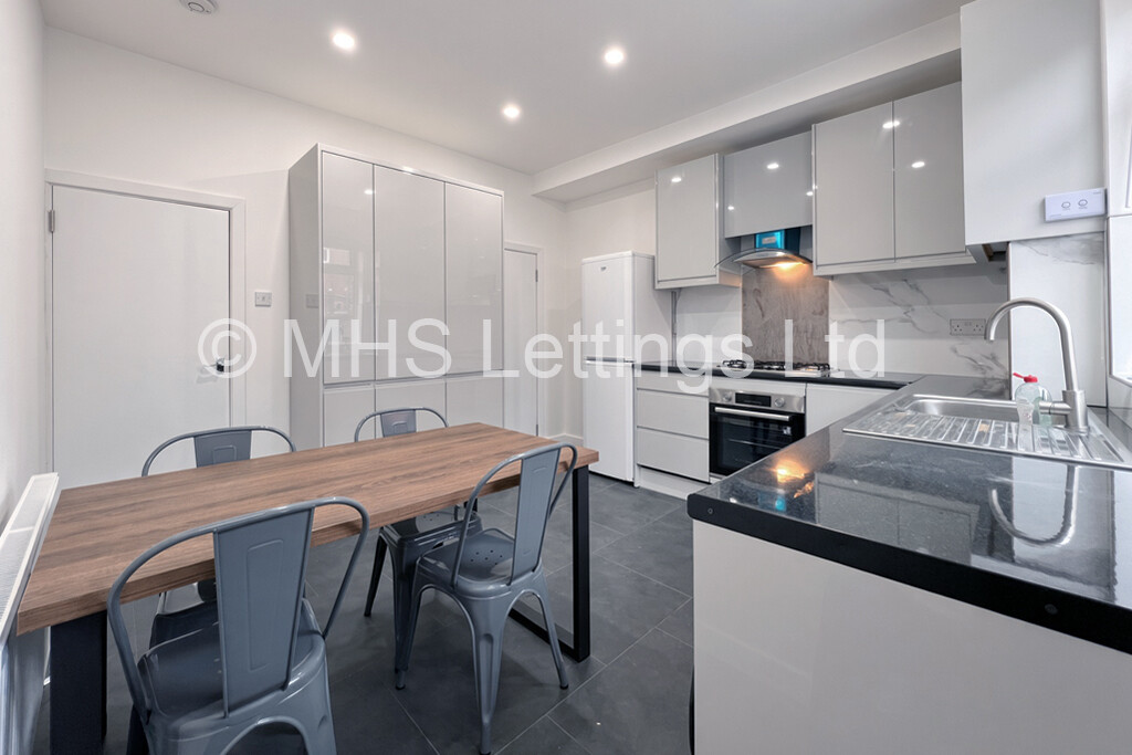 Photo of 4 Bedroom Mid Terraced House in 20 Welton Grove, Leeds, LS6 1ES