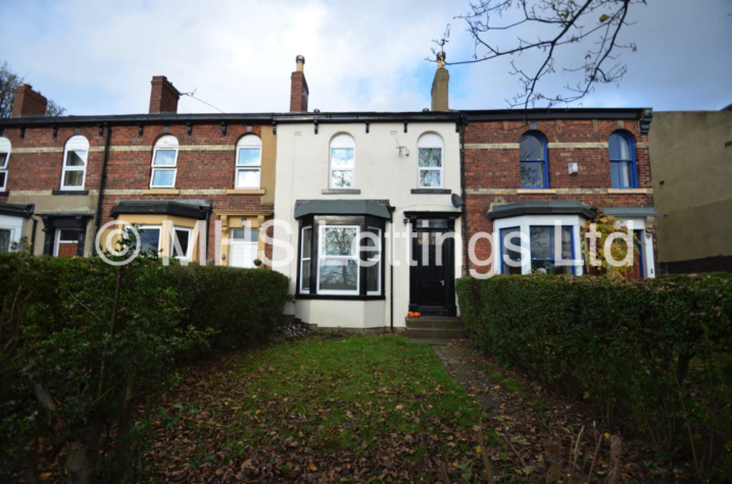 Photo of 6 Bedroom Mid Terraced House in 105 Victoria Road, Leeds, LS6 1DR