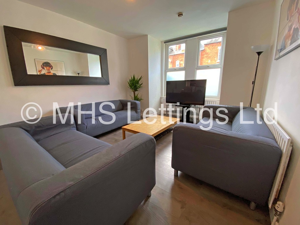 Photo of 6 Bedroom Mid Terraced House in 18 Cliff Mount, Leeds, LS6 2HP