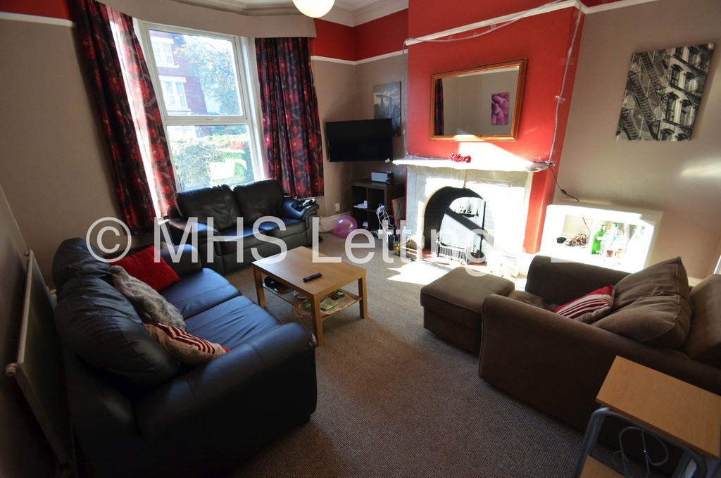 Photo of 5 Bedroom Mid Terraced House in 1 Cardigan Road, Leeds, LS6 3AE